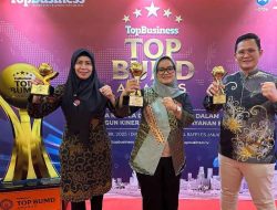 Bupati Ela Siti Nuryamah dan PT BPRS Lampung Timur Ukir Prestasi di TOP BUMD Awards