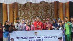 Sekolah Rakyat Tingkat SMA, Wali Kota Metro H. Bambang Imam Santoso, Secara Resmi melepas Tujuh Siswa-siswi