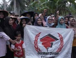 Puluhan Petani Menyambut Penuh Semangat atas Kehadiran Bupati Lampung Timur, Ela Siti Nuryamah